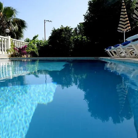 Villa Lux White 3 *